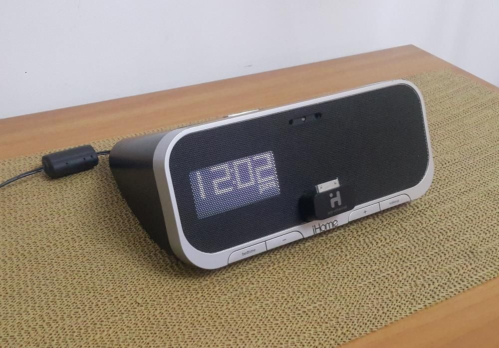 Radio-ceas IHome cu docking pt. iPod