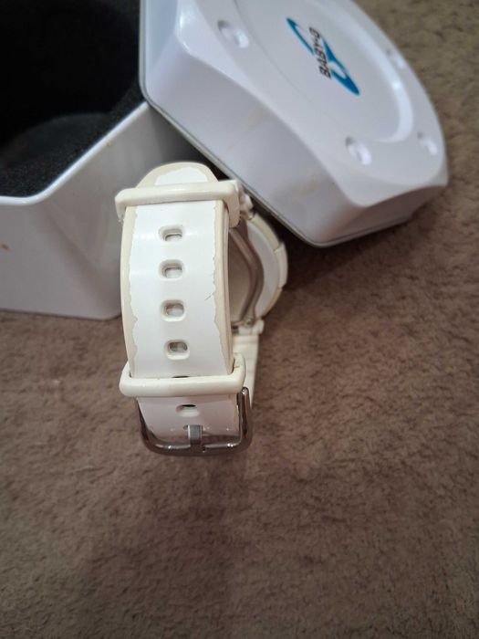 Часовник Baby G розов и бял