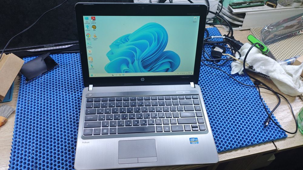 Ноутбук i3/6gb/ssd/новая батарея