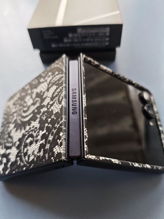 Samsung Galaxy Z Flip 7 256Gb 12Ram