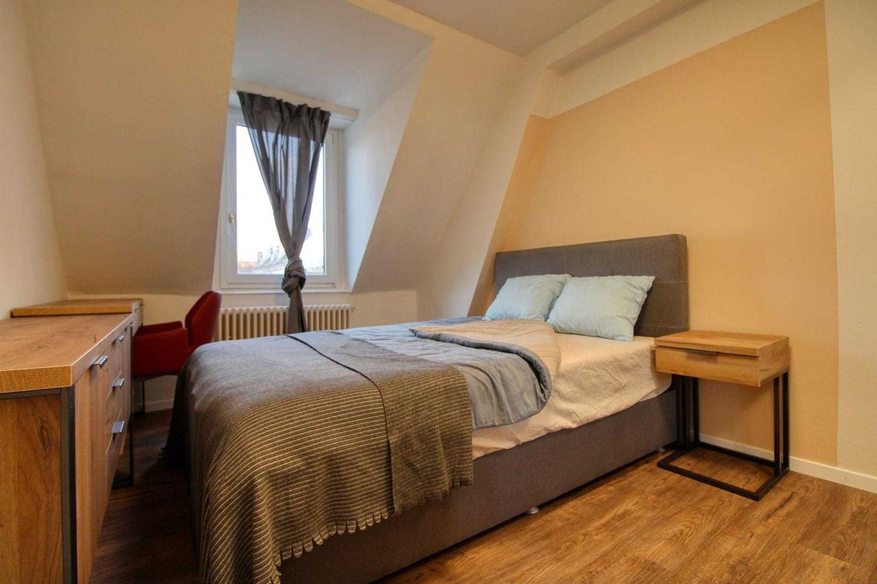 Дава се под наем Двустаен апартамент в София, Център - 65 кв.м за 433.5 € - Снимка #4