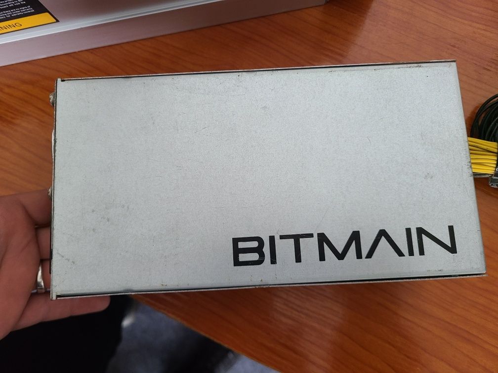 ASIC Bitmain AntMiner S9
-Вычислительная мощность 13.5TH/s
-Доход B 0.