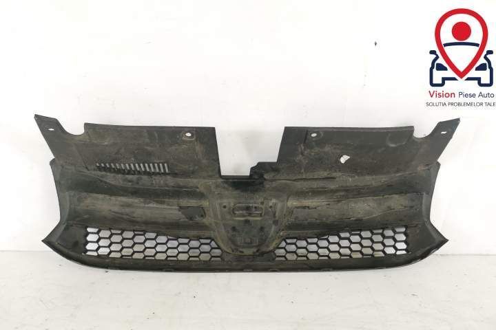 Grila Centrala Radiator Originala In Stare Buna Dacia  Logan  2 [2013