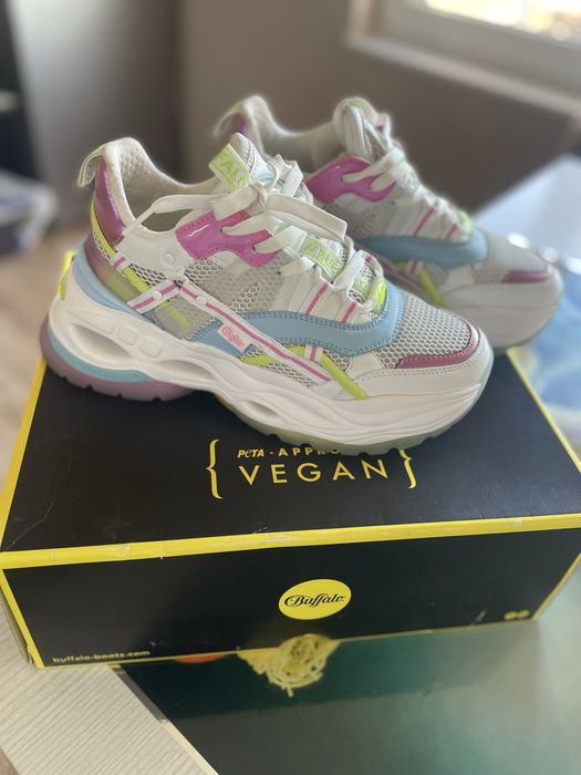 Дамски спортни обувки Buffalo