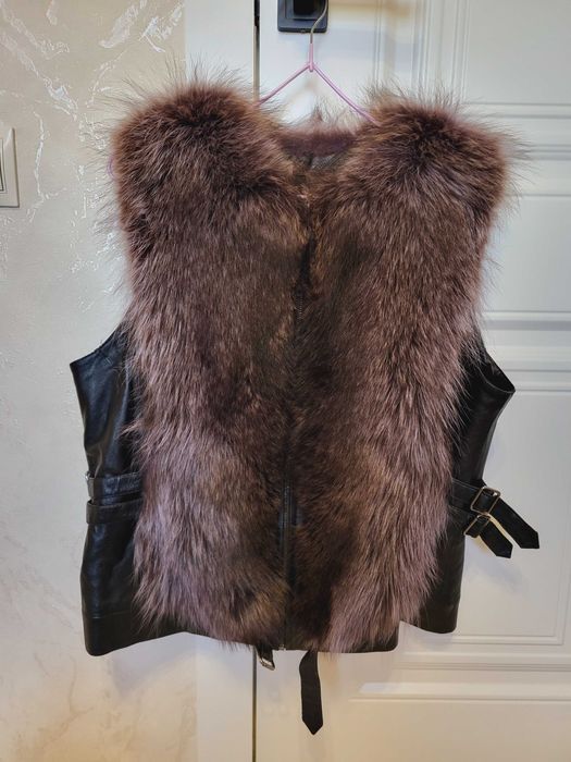 Продам меховую жилетку