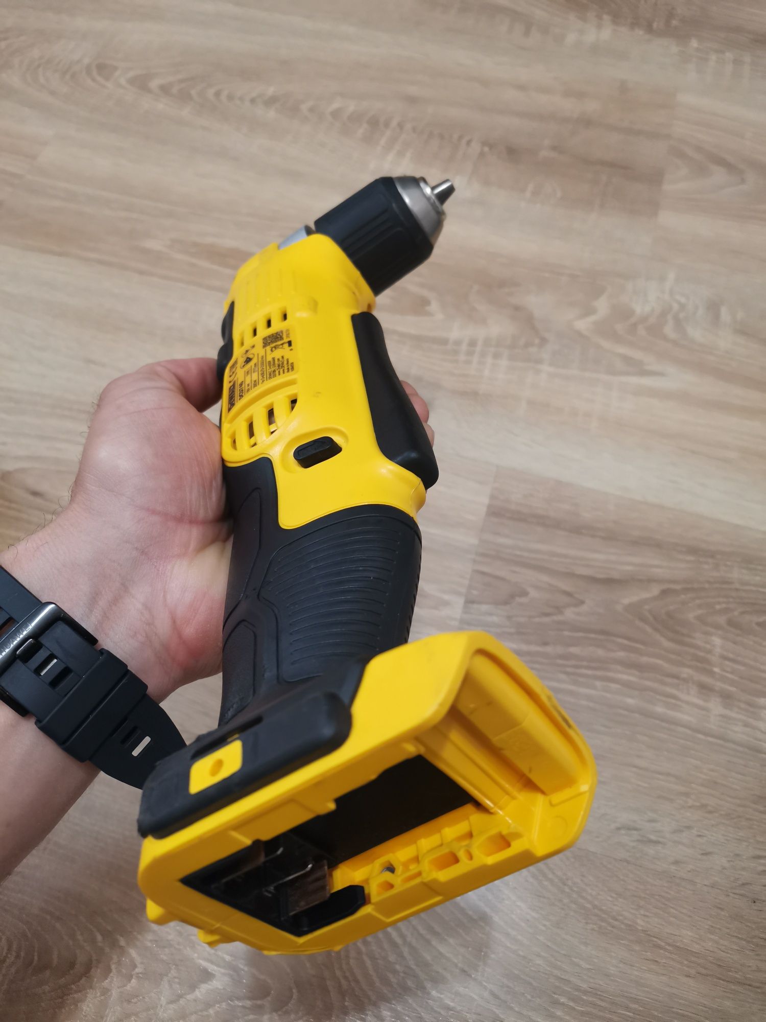 Masina de gaurit si insurubat DeWalt DCD740N-XJ