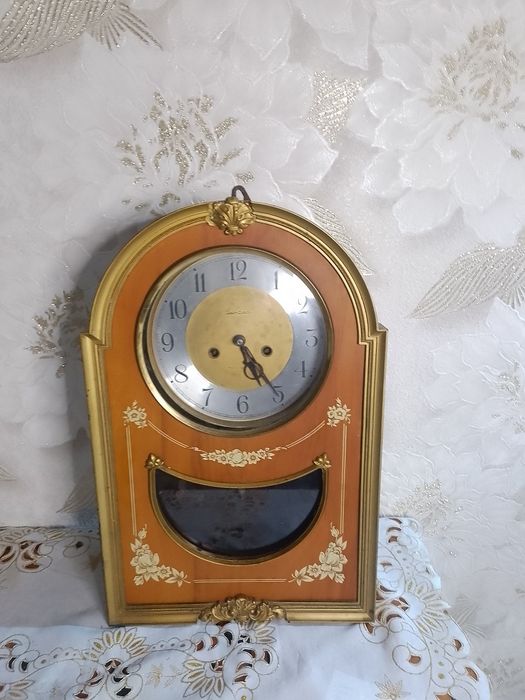 Срочно продам Часы механические «янтарь»