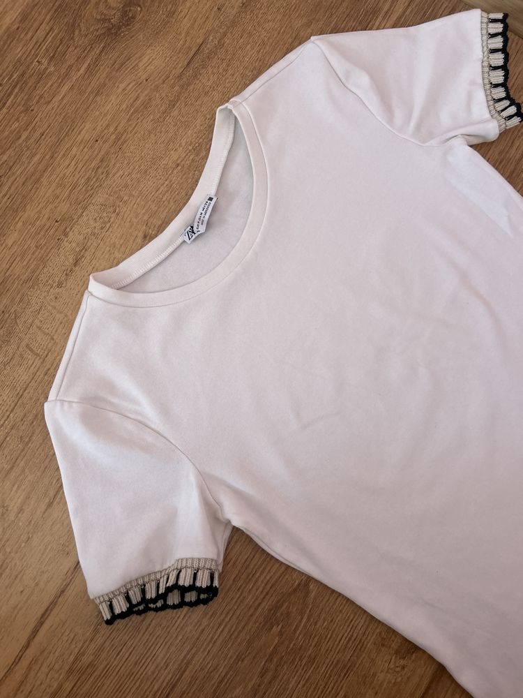 Тениска Zara.