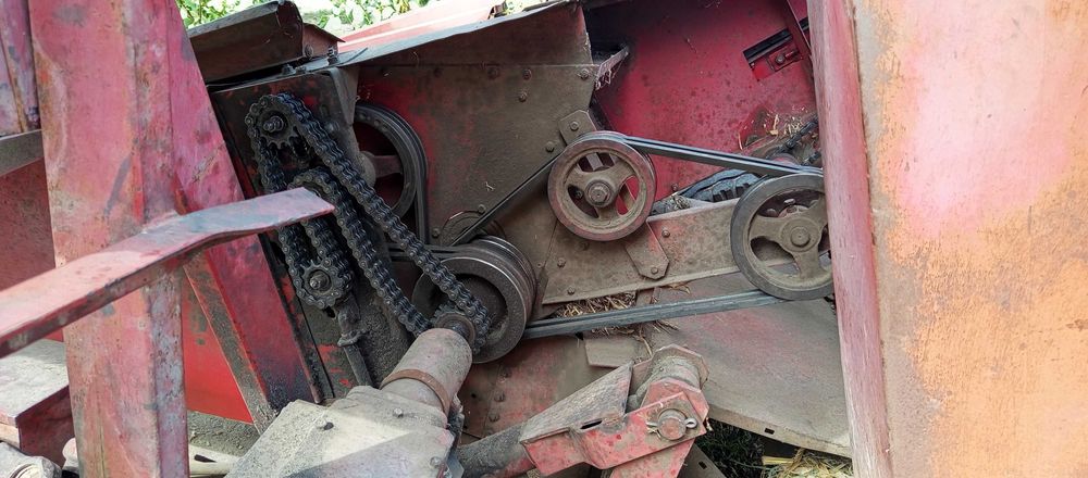 Vând culegătoare porumb pe 2 rânduri.