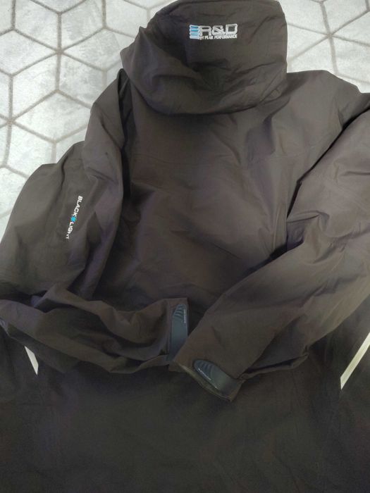 Яке Peak Performance Black Light Gore-Tex