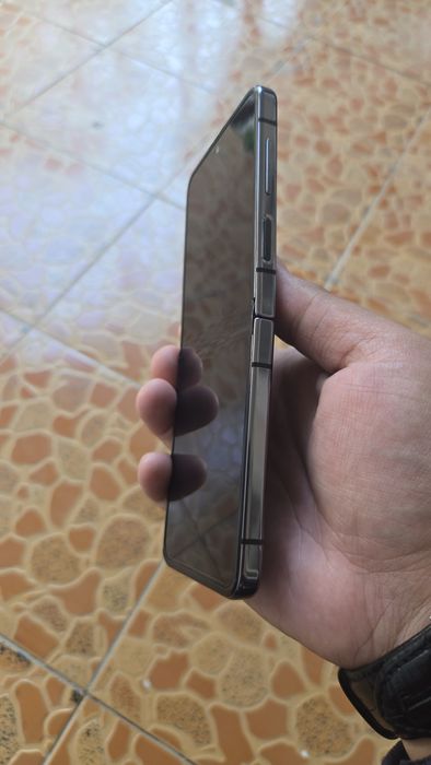 Samsung Galaxy Z Flip 5 5G