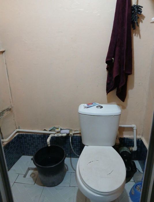 kogon shaxrida 1 xonalik 1 etaj kvartira sotiladi 2 etajlik domdan