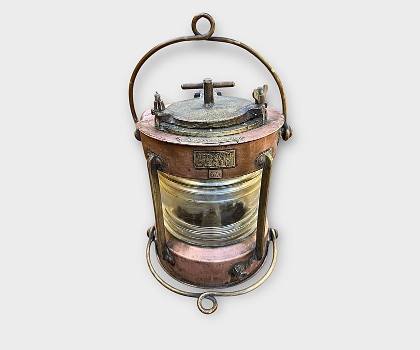 Lampa iluminat si avertizare maritima design inedit