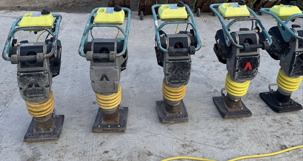 Inchiriez Mai compactor berbec picior AMMANN