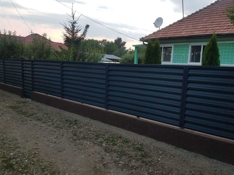Construim garduri si porti din sipca metalica, panouri stil jaluzele,