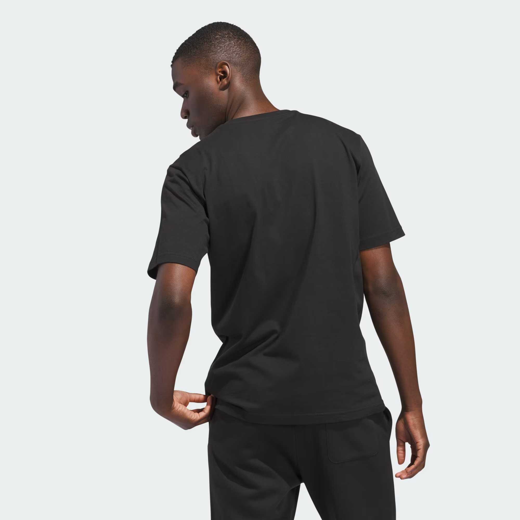 Новая оригинальная футболка Adidas с принтом. Размер: M