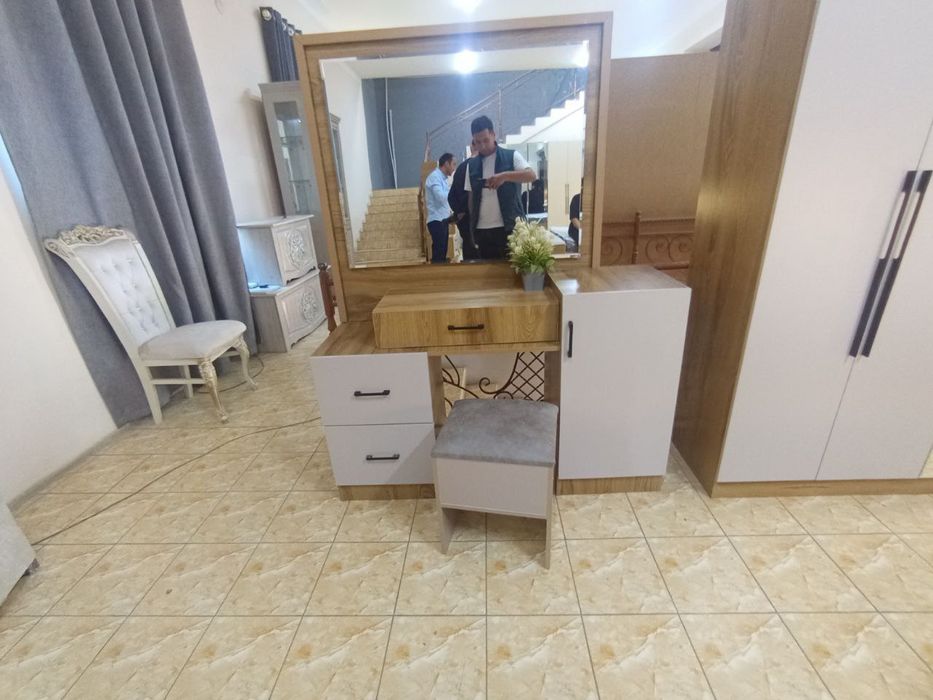 Spalniy garnitur sotiladi