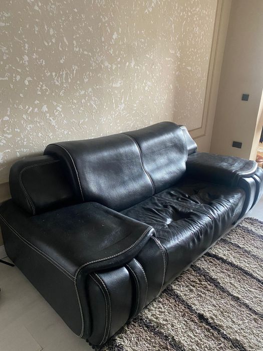 Диван кожаный среднее состояние, самовывоз