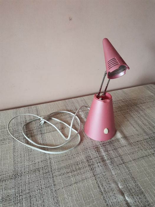 Розова настолна лампа