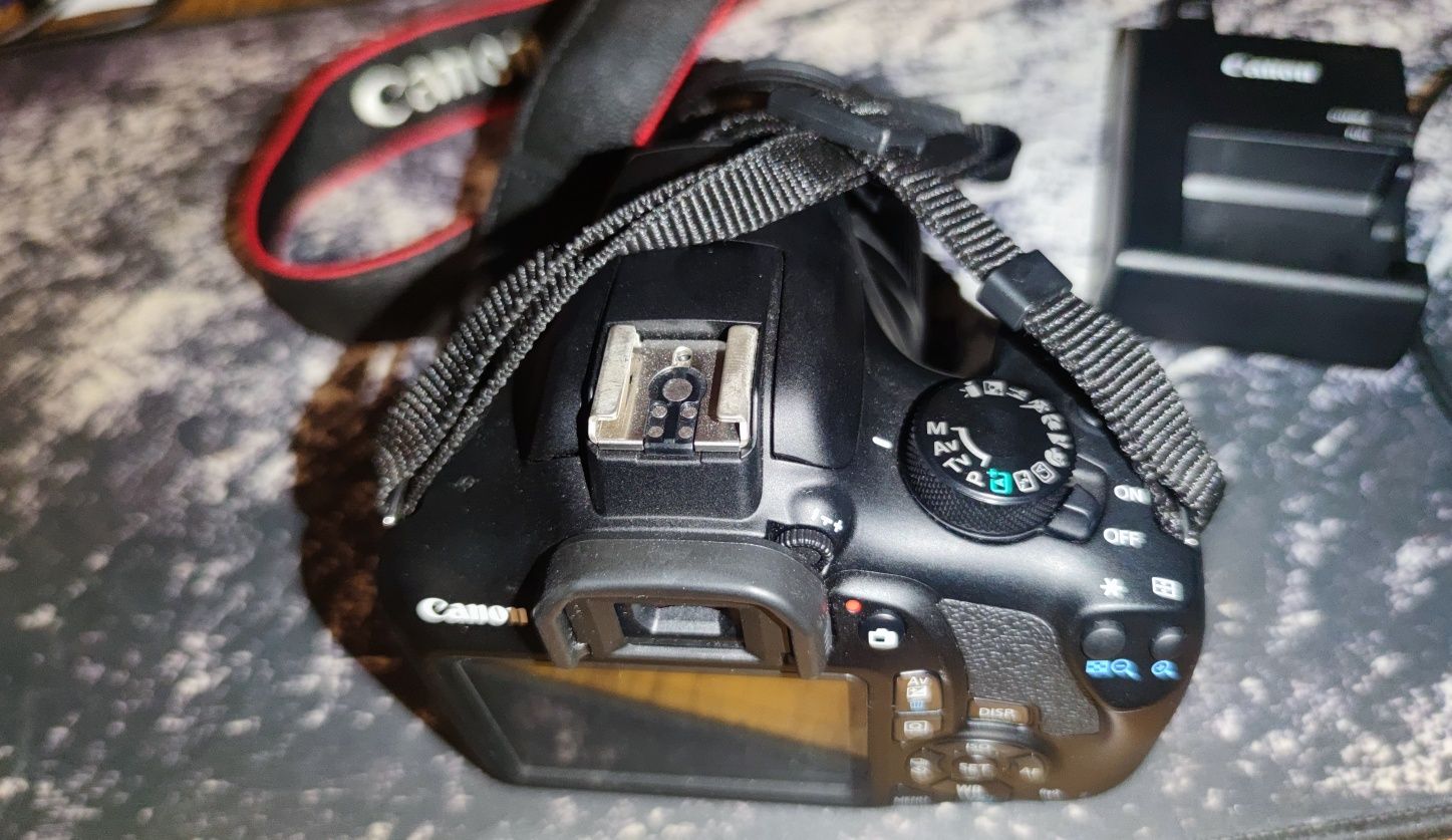 Canon 1300D + obiestiv EFS 18-55