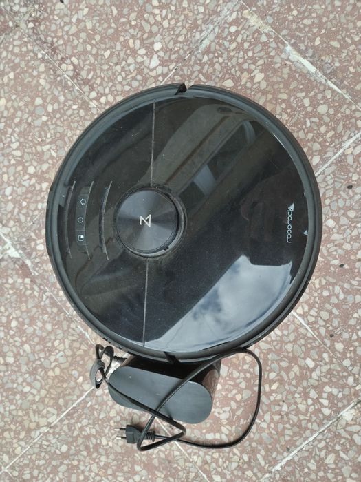 Roborock S6 MaxV в черен цвят робот прахосмукачка