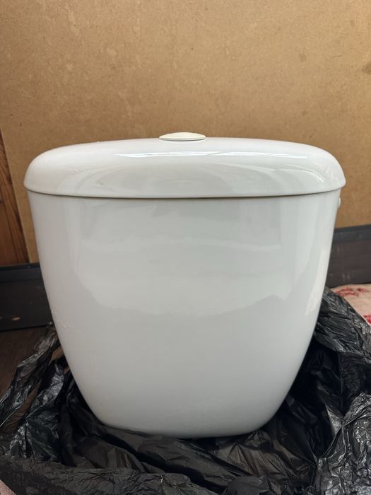 Продам      бачок