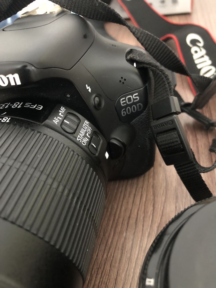 canon 600d 2объектива 1 фотовспышка 1 бленда ремешок состояние новое