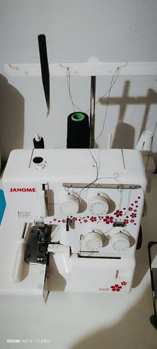 Продам швейную машину