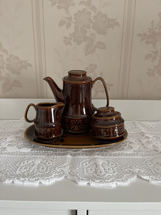 Set de ceai din ceramica. Foarte fin si elegant.