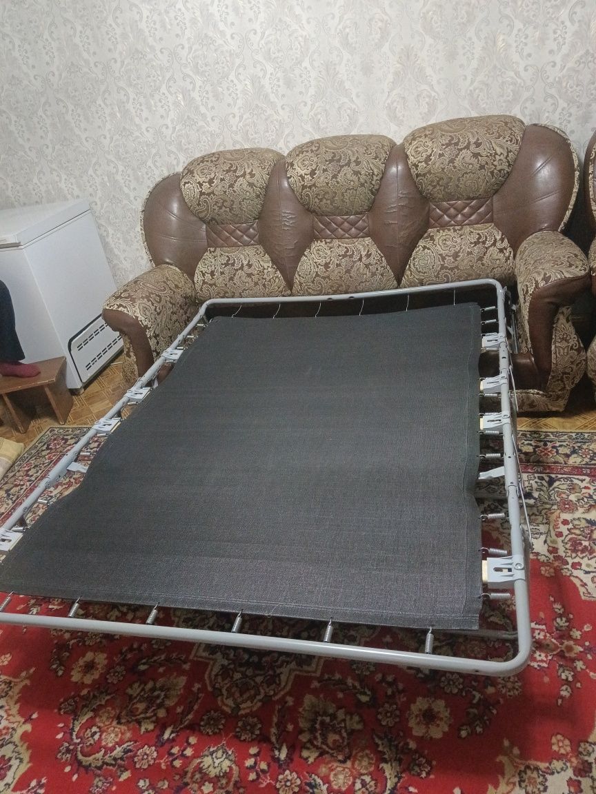 Продам диван и два кресла