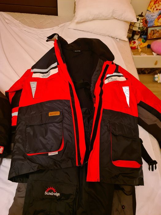 costum iarna pescuit  plutitor geaca cu gluga pantaloni cu bretele