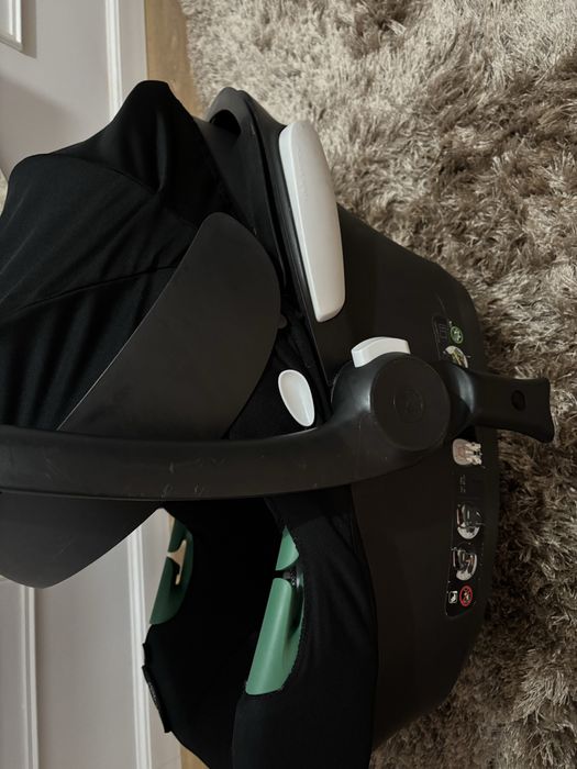 Scoică auto Cybex Aton B2 i-Size - negru vulcan