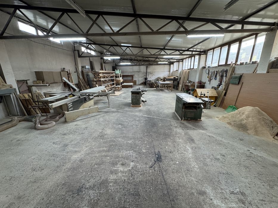 Inchiriez hala de productie/ atelier de tamplarie/cladire de inchiriat
