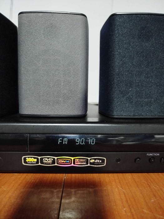 Home Cinema System Samsung model: HT-Z110 cu 5 sateliti. Fara tub bas!