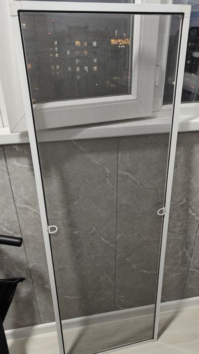 Продам сетку на окно