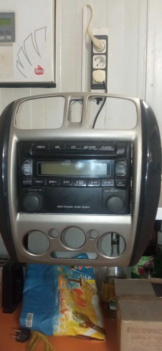 Панел с радио за Мазда 323