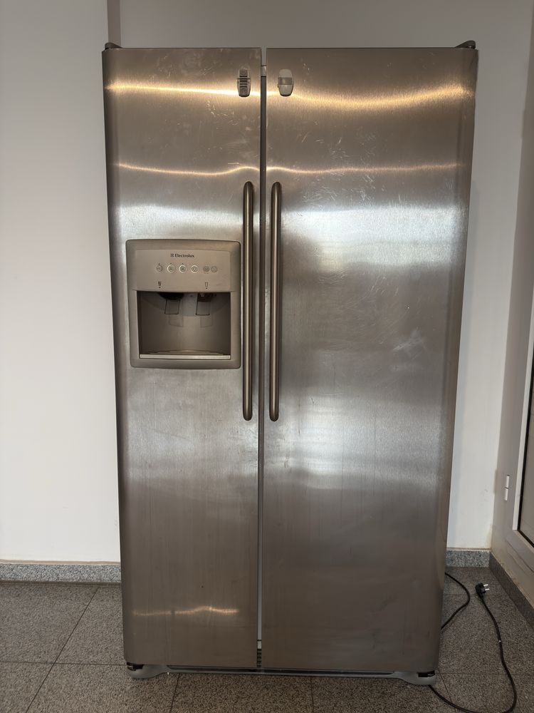 Frigider Side by Side ELECTROLUX (defect)