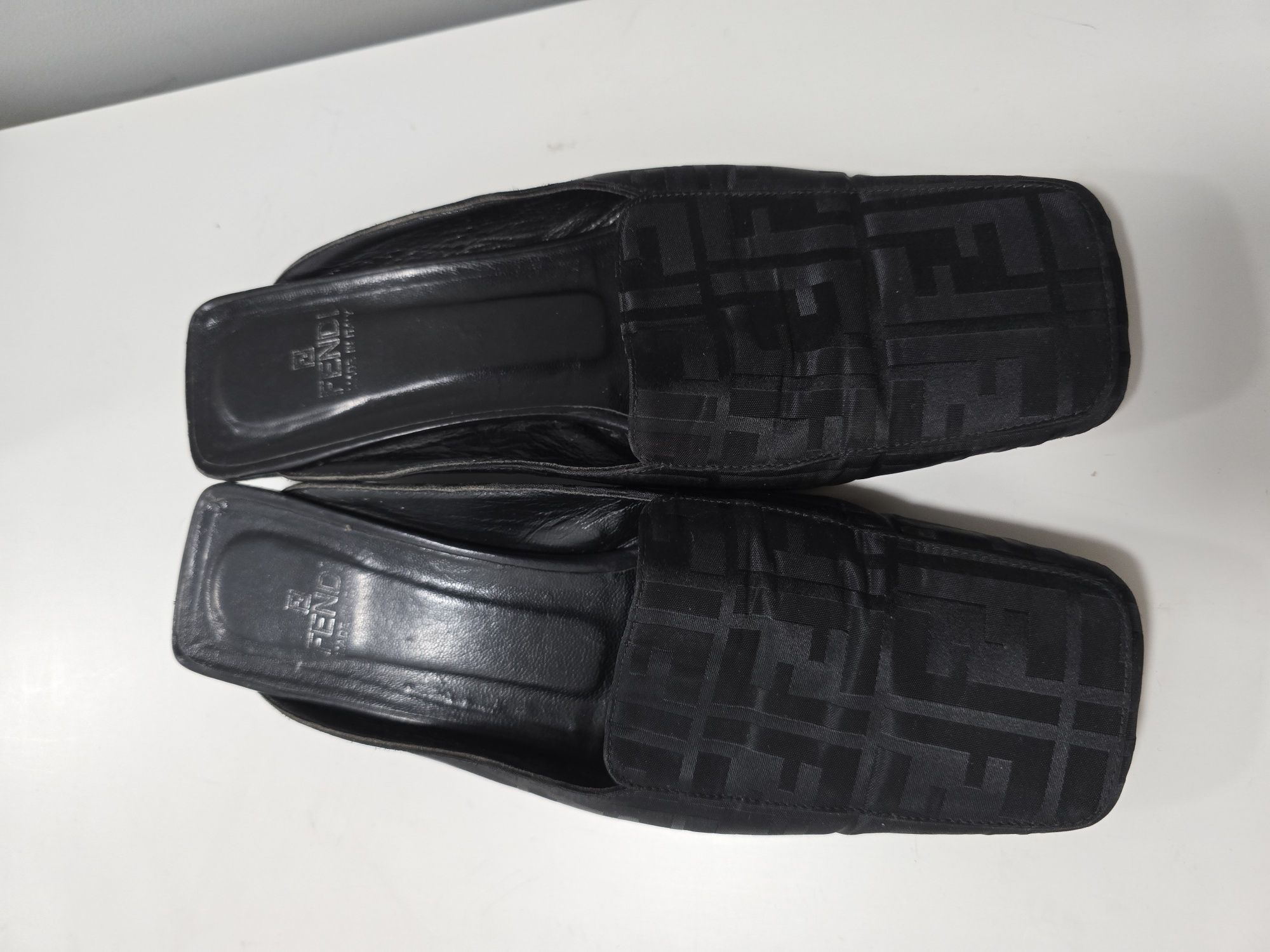 Чехли на Fendi .