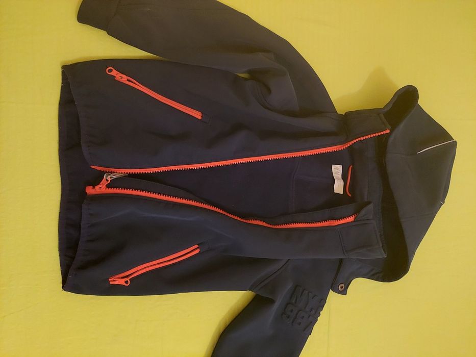 De vânzare geaca antivant, mărimea 110 cm