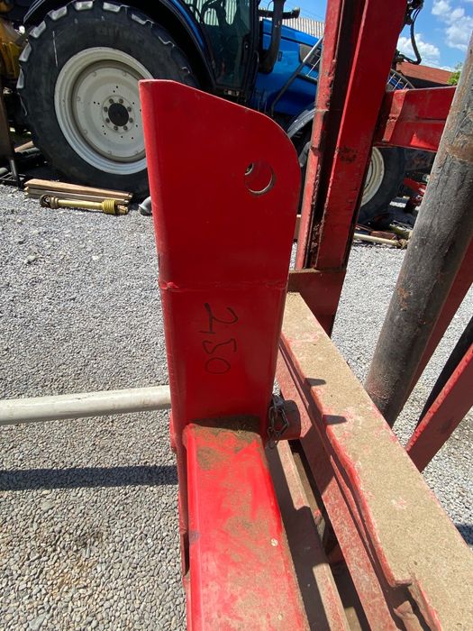 Incarcator pe tiranti pt balot 2.50 m inaltime