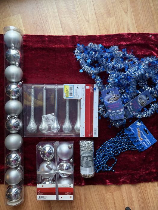 Set decoratiuni argintii/albastre