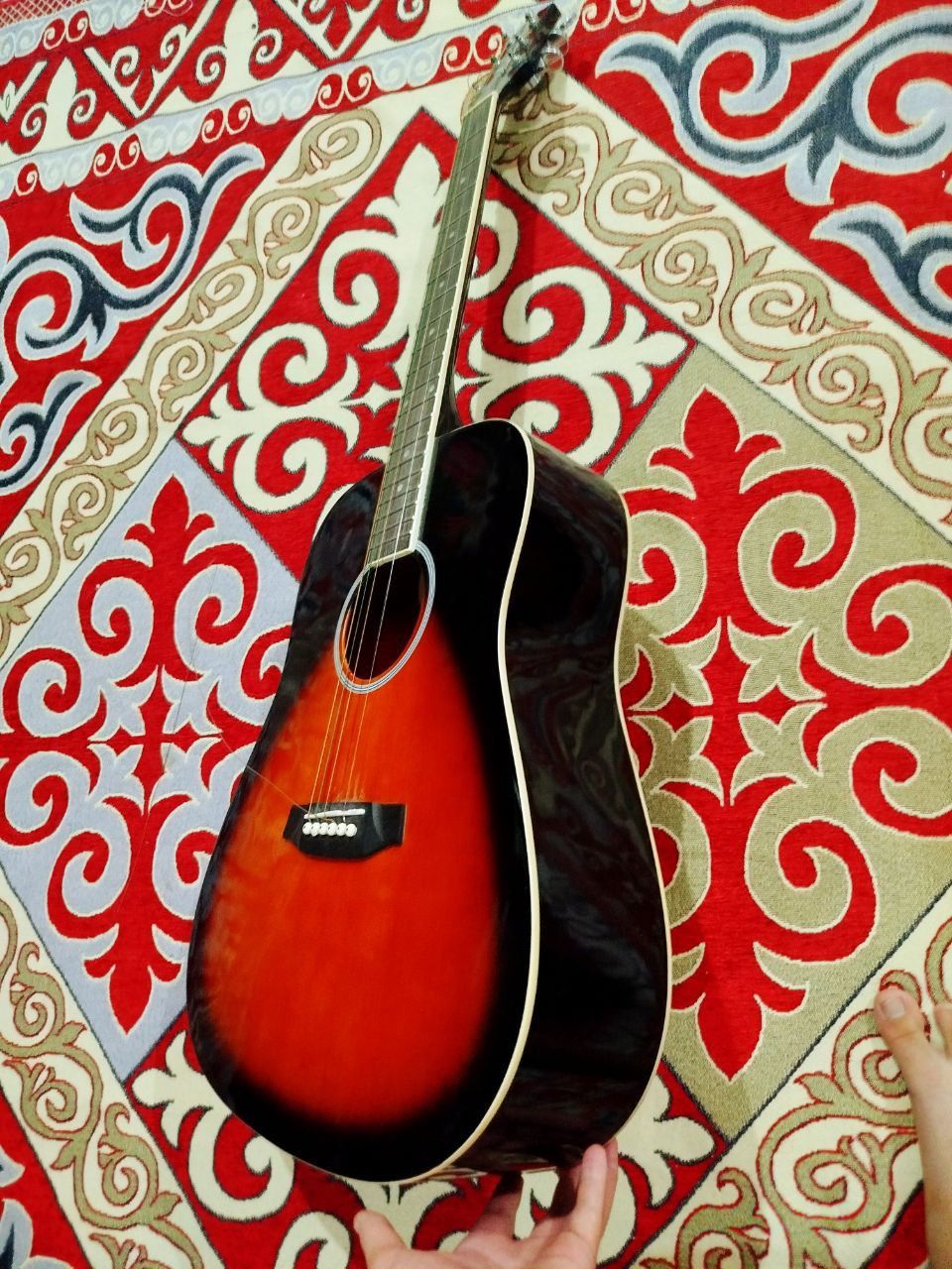 Gitara sotiladi/Гитара сатылады