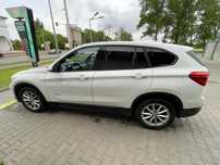 BMW, model X1 alb