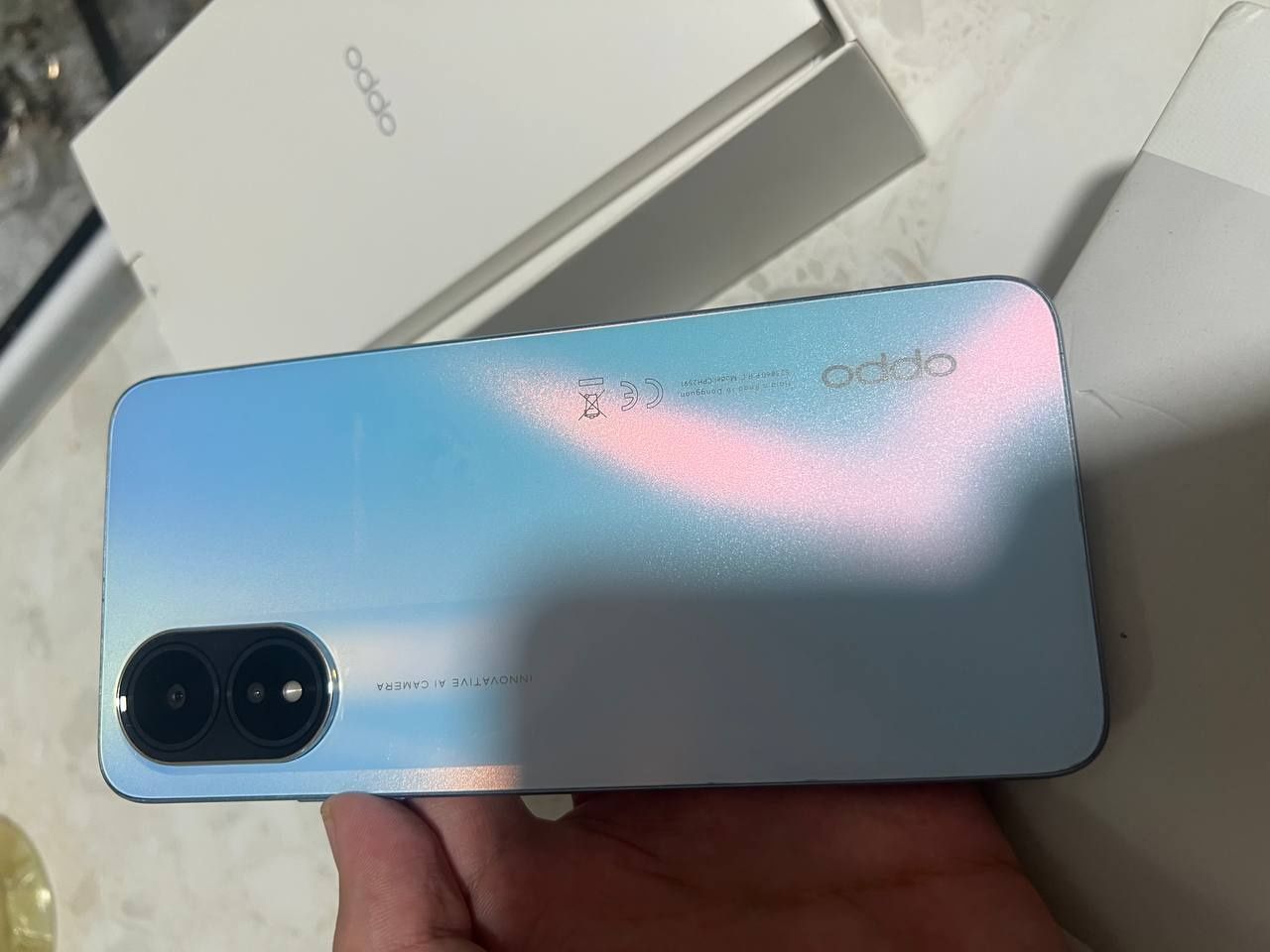 OPPO A 18 smartfon