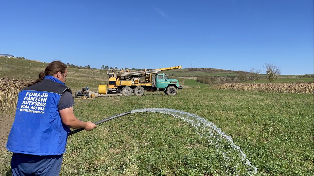 Foraje Puturi Profesionale Alimentare cu apă Fabrici Agricultura