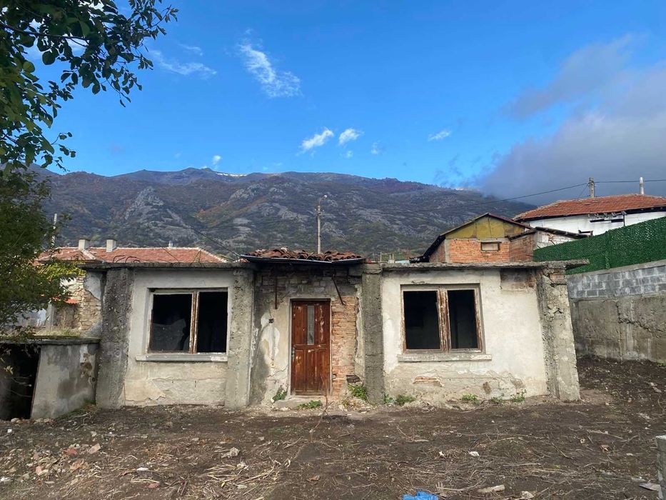 КЪЩА с РЗП 70 кв.м., двор 300 кв.м., град Карлово, Сушица