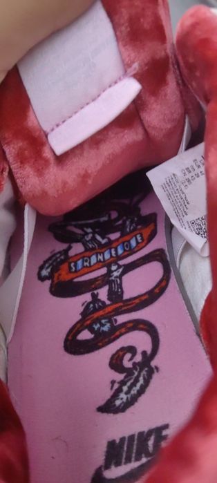 Nike SB dunk strange love