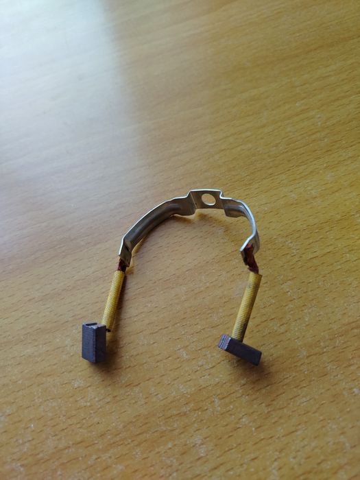 Vand platou și perie electromotor