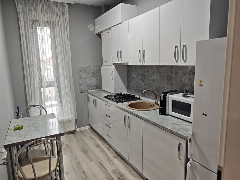 Închiriez apartament