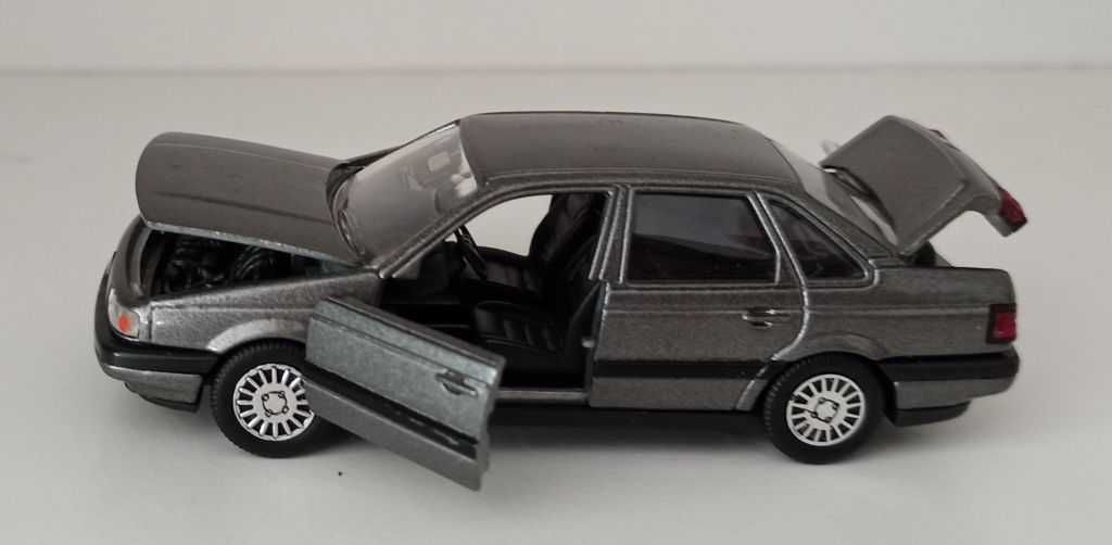 Macheta VW Passat B3 Sedan 1990 - Schaback 1/43 Volkswagen